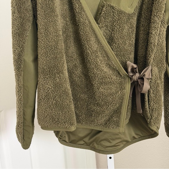 Nike Sherpa Training Wrap Front Tie Long Sleeve Fleece Sweatshirt Size XL Green - Picture 4 of 8